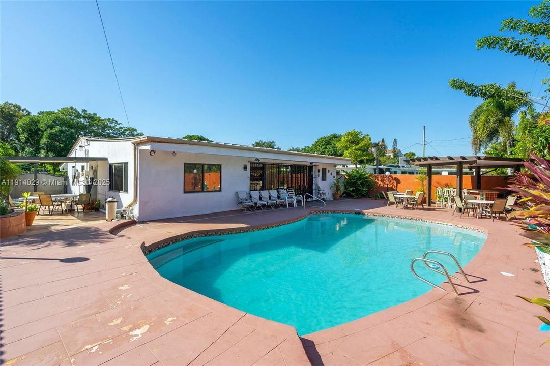 For Sale: $1,349,000 (4 beds, 2 baths, 1863 Square Feet)