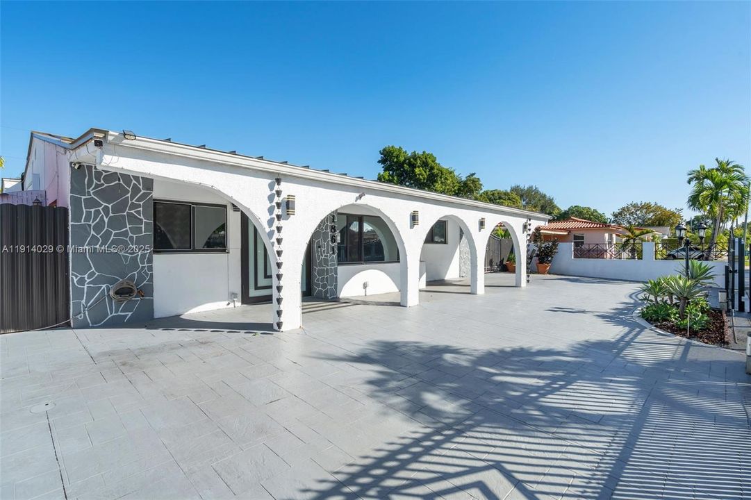 For Sale: $1,349,000 (4 beds, 2 baths, 1863 Square Feet)