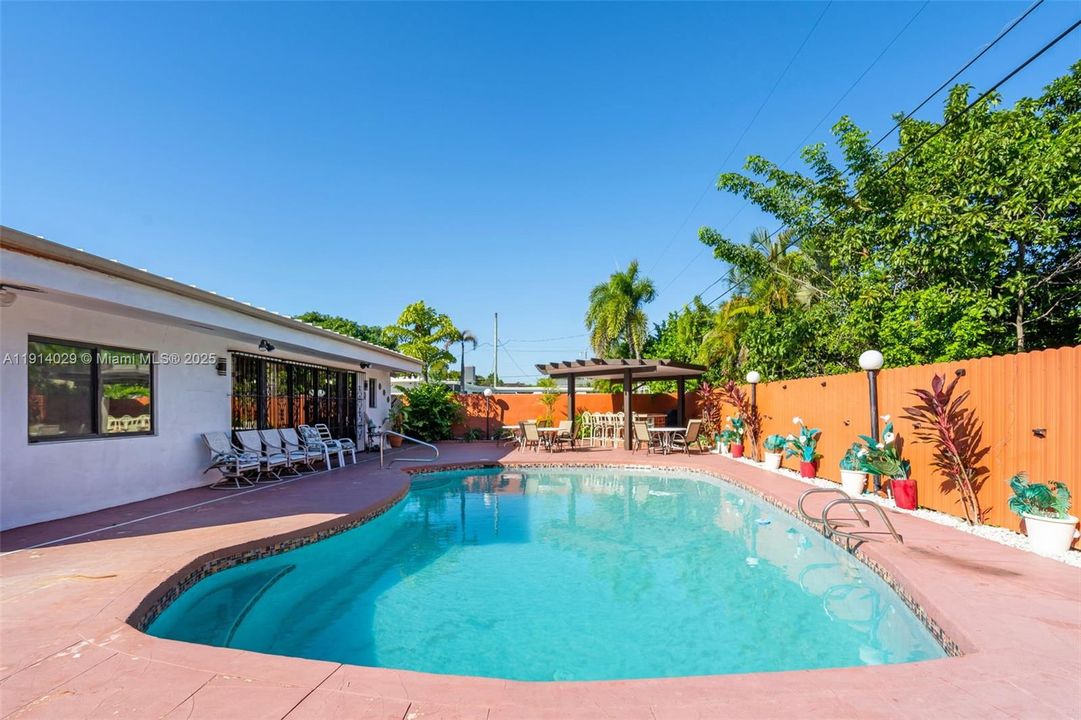 For Sale: $1,349,000 (4 beds, 2 baths, 1863 Square Feet)