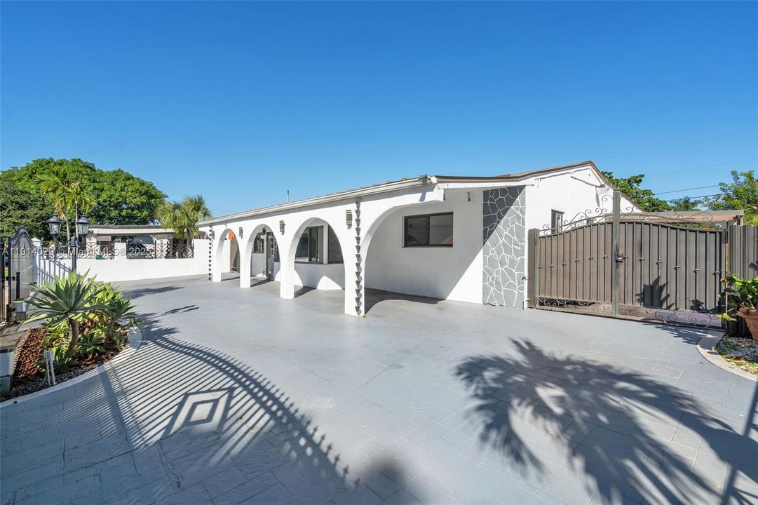 For Sale: $1,349,000 (4 beds, 2 baths, 1863 Square Feet)