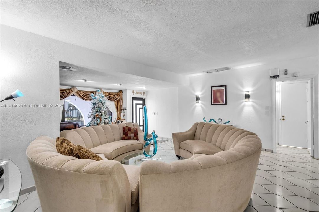 For Sale: $1,349,000 (4 beds, 2 baths, 1863 Square Feet)