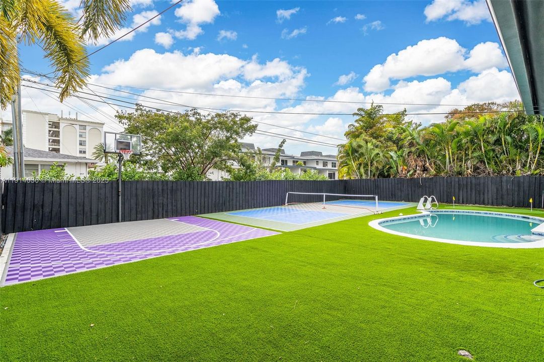 Active With Contract: $849,999 (4 beds, 2 baths, 2272 Square Feet)