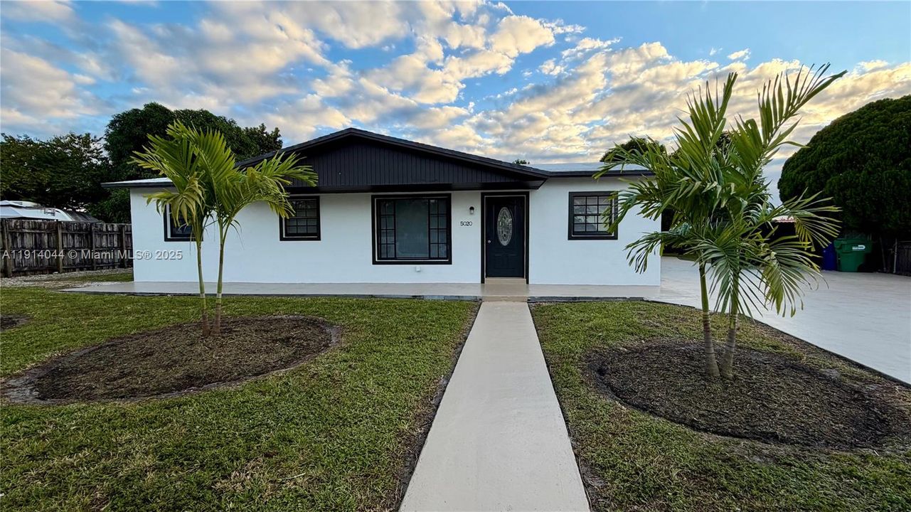 待售: $685,000 (5 贝兹, 3 浴室, 1012 平方英尺)