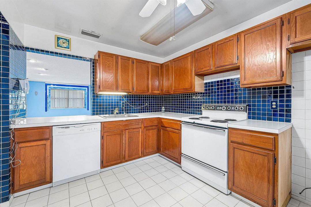 010-276BeaverDamCourt-RoyalPalmBeach-FL-