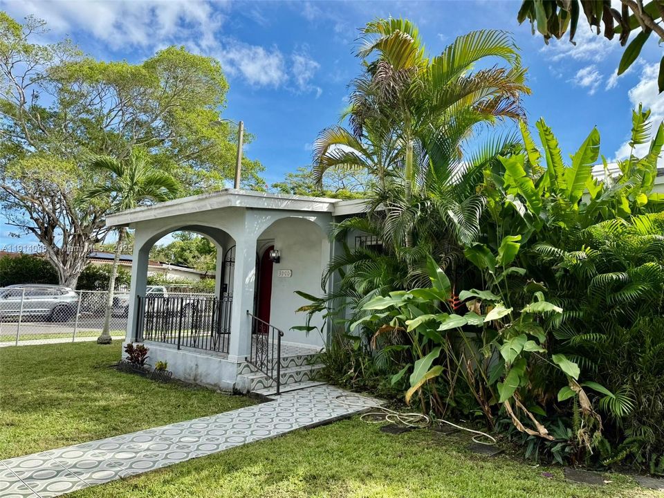 En Venta: $625,000 (0 camas, 0 baños, 1966 Pies cuadrados)