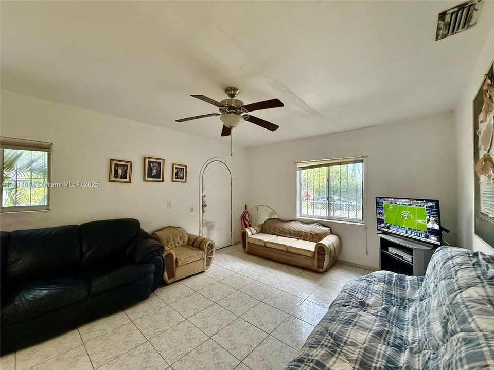 En Venta: $625,000 (0 camas, 0 baños, 1966 Pies cuadrados)