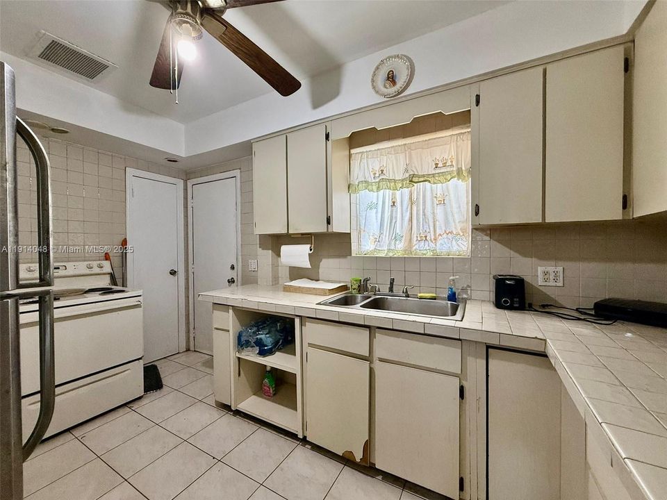 En Venta: $625,000 (0 camas, 0 baños, 1966 Pies cuadrados)