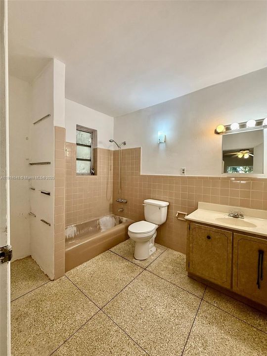 En Venta: $625,000 (0 camas, 0 baños, 1966 Pies cuadrados)