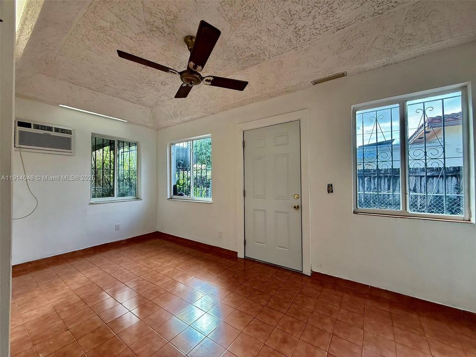 En Venta: $625,000 (0 camas, 0 baños, 1966 Pies cuadrados)