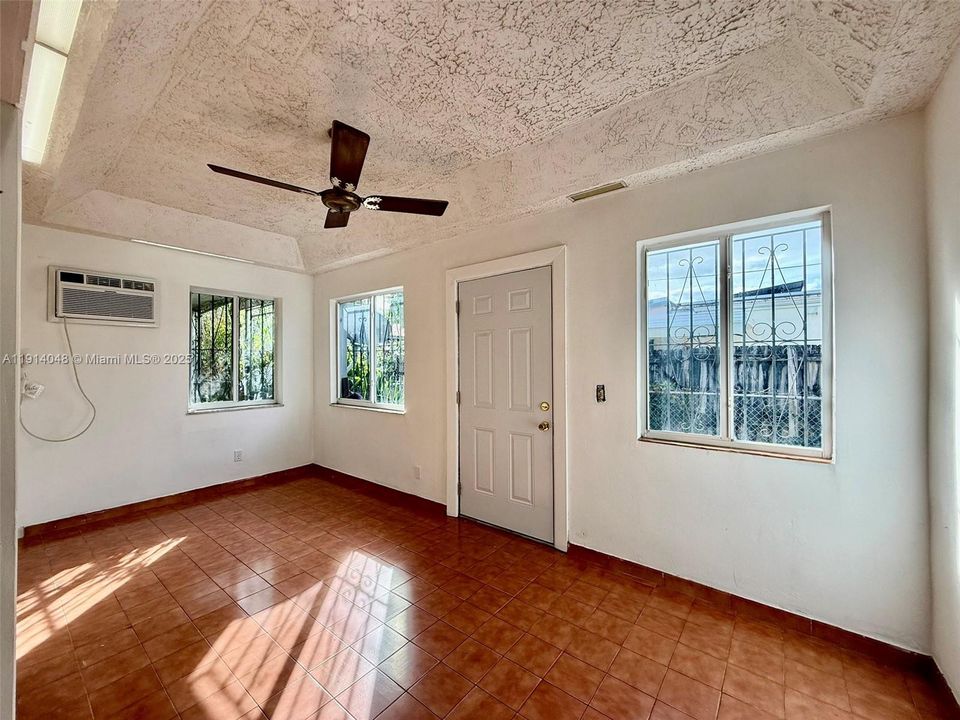 En Venta: $625,000 (0 camas, 0 baños, 1966 Pies cuadrados)