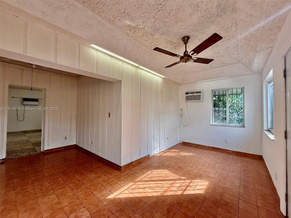 En Venta: $625,000 (0 camas, 0 baños, 1966 Pies cuadrados)