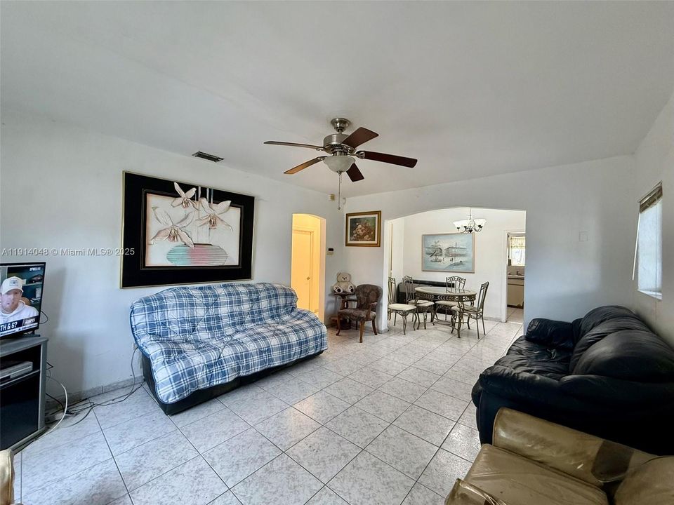 En Venta: $625,000 (0 camas, 0 baños, 1966 Pies cuadrados)