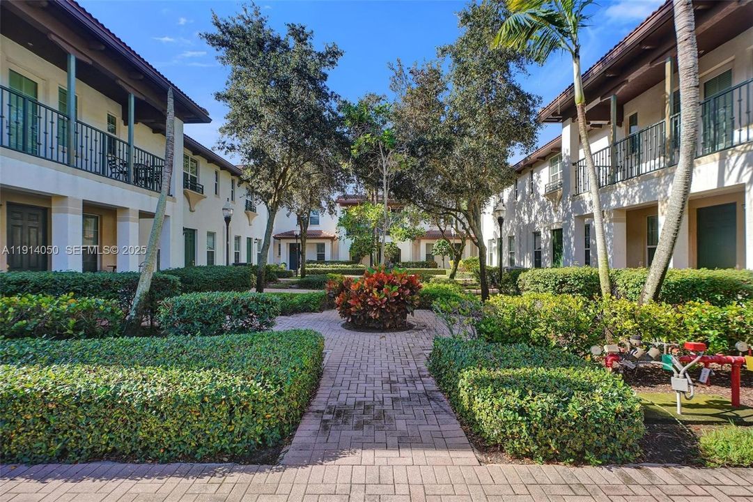 待售: $534,999 (2 贝兹, 2 浴室, 1760 平方英尺)