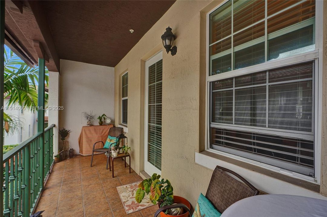 待售: $534,999 (2 贝兹, 2 浴室, 1760 平方英尺)