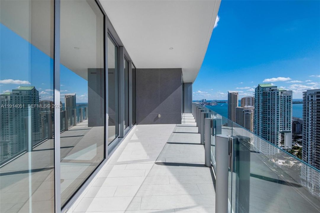 待售: $2,325,000 (2 贝兹, 2 浴室, 1203 平方英尺)