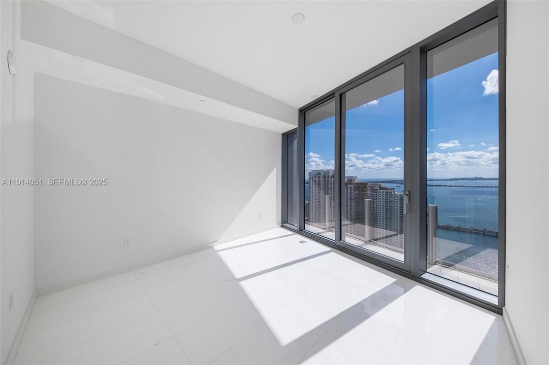 待售: $2,325,000 (2 贝兹, 2 浴室, 1203 平方英尺)