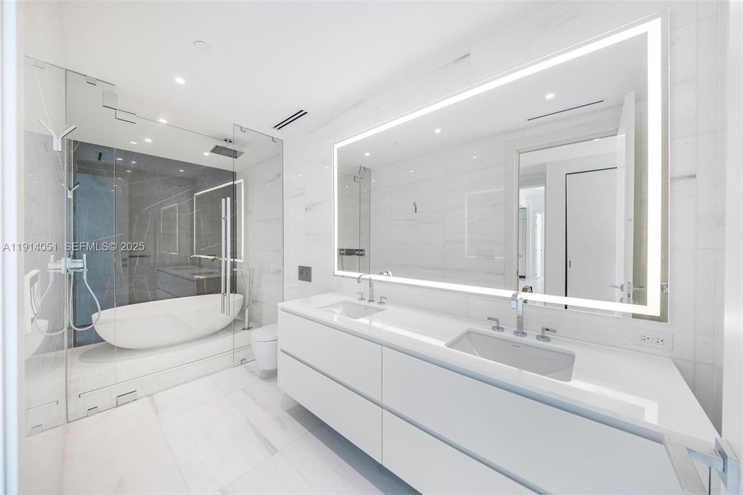 待售: $2,325,000 (2 贝兹, 2 浴室, 1203 平方英尺)