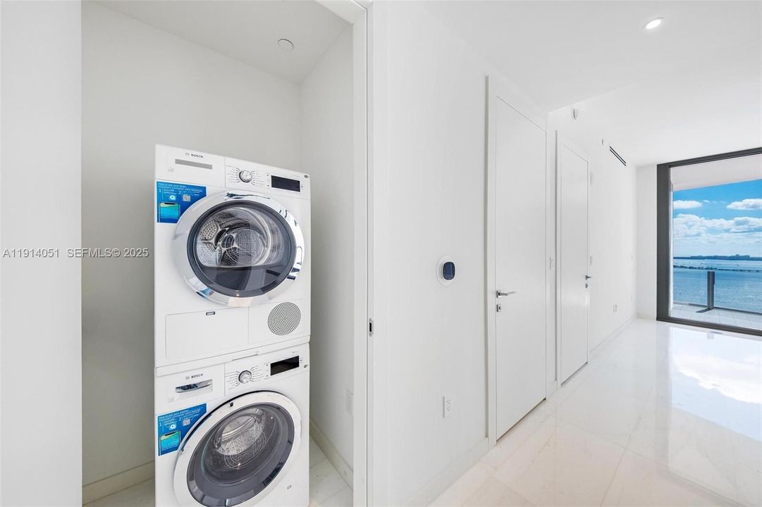 待售: $2,325,000 (2 贝兹, 2 浴室, 1203 平方英尺)