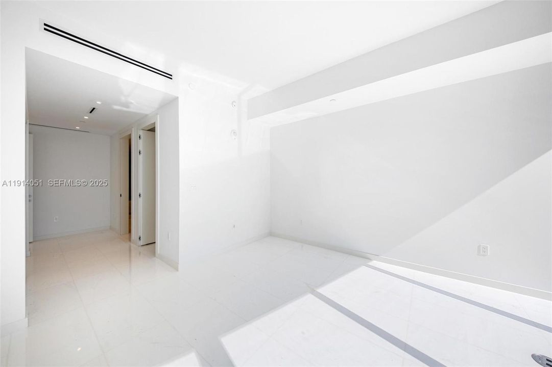 待售: $2,325,000 (2 贝兹, 2 浴室, 1203 平方英尺)