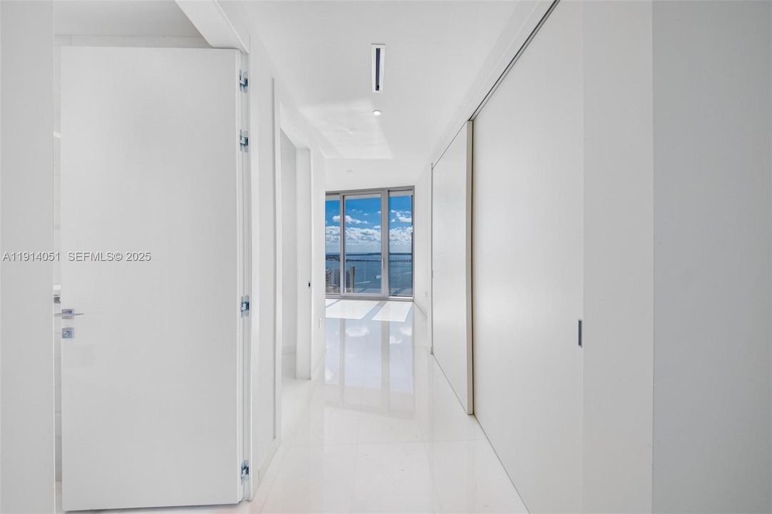 待售: $2,325,000 (2 贝兹, 2 浴室, 1203 平方英尺)