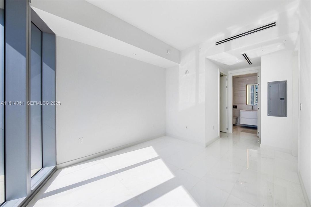 待售: $2,325,000 (2 贝兹, 2 浴室, 1203 平方英尺)