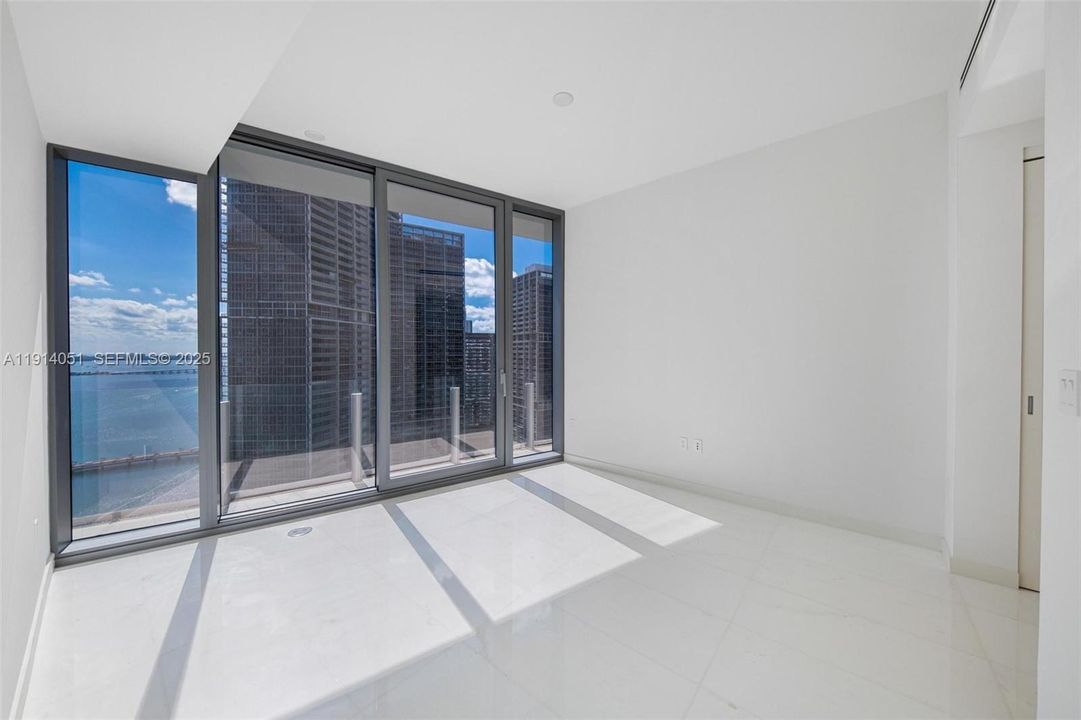 待售: $2,325,000 (2 贝兹, 2 浴室, 1203 平方英尺)