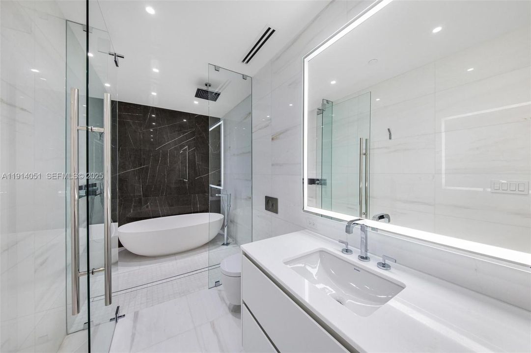 待售: $2,325,000 (2 贝兹, 2 浴室, 1203 平方英尺)