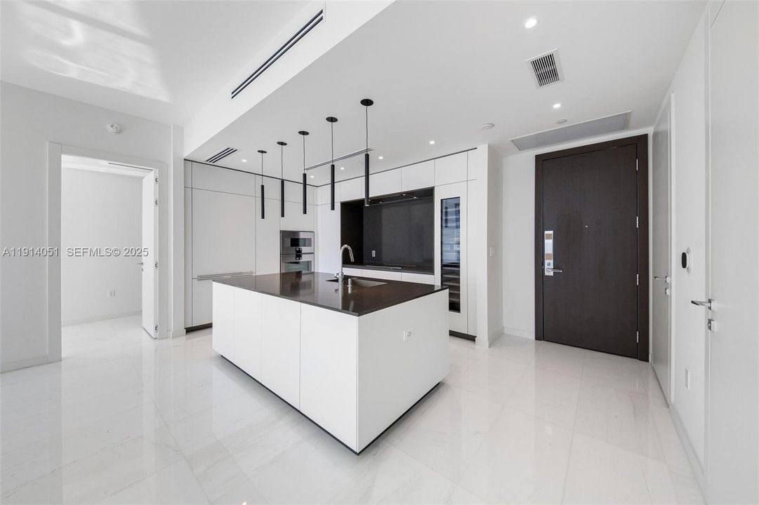 待售: $2,325,000 (2 贝兹, 2 浴室, 1203 平方英尺)