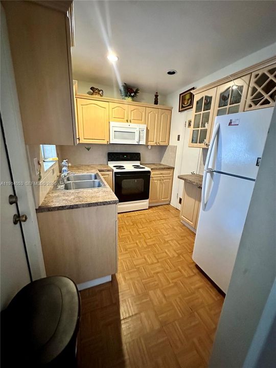 For Rent: $1,500 (2 beds, 2 baths, 950 Square Feet)