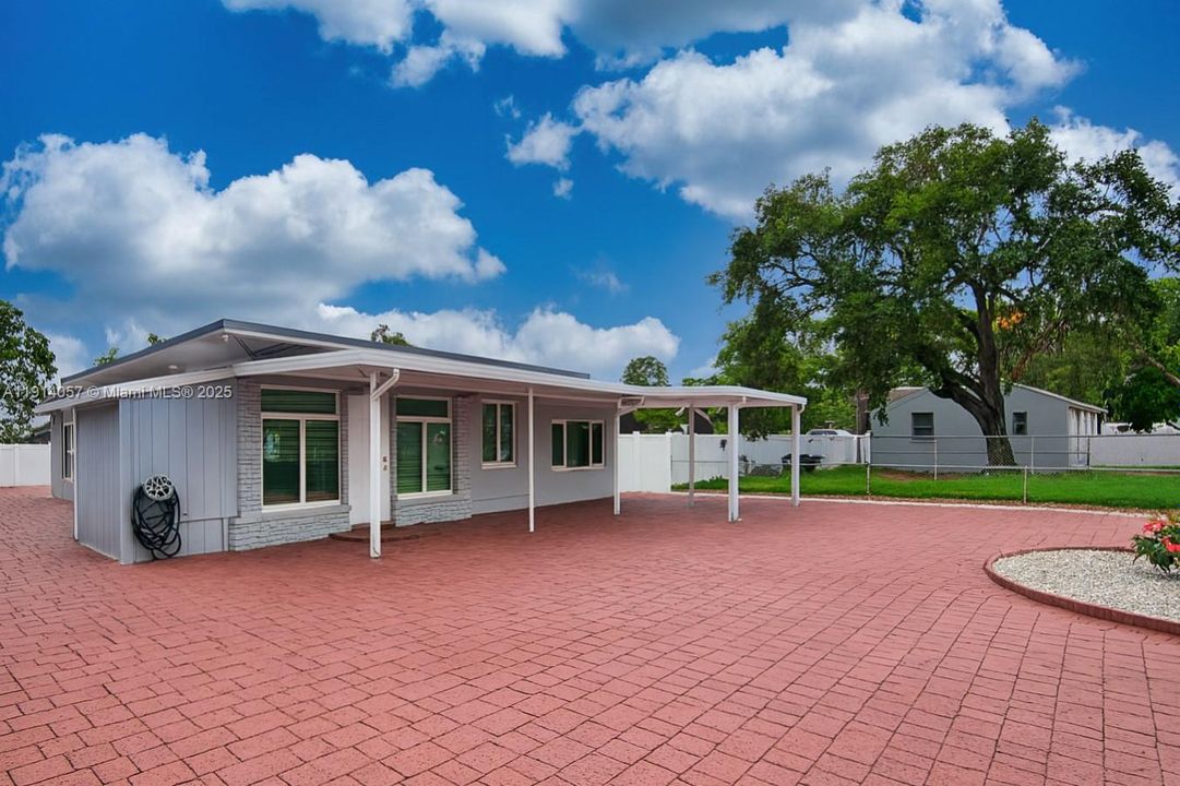 Active With Contract: $1,650 (1 beds, 1 baths, 1032 Square Feet)