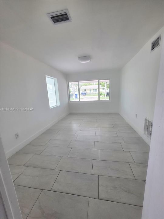 Active With Contract: $1,650 (1 beds, 1 baths, 1032 Square Feet)