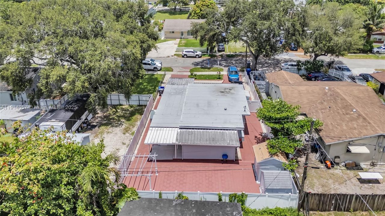 Active With Contract: $1,650 (1 beds, 1 baths, 1032 Square Feet)