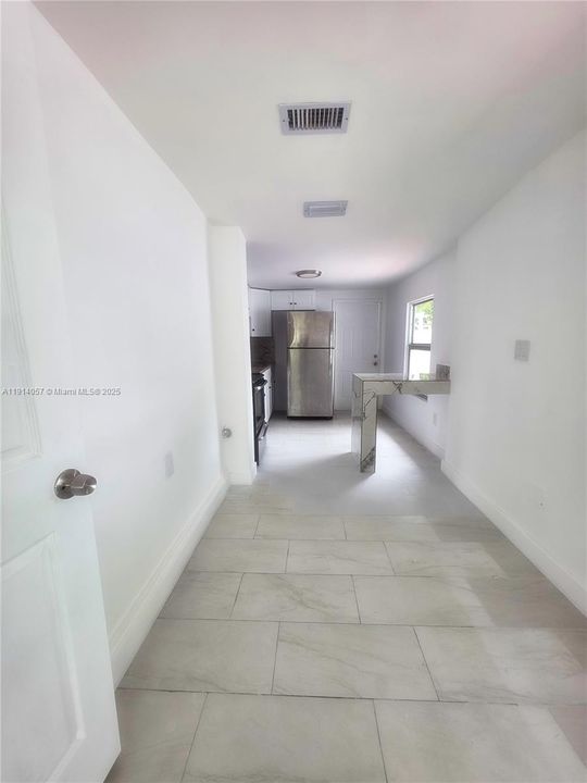 Active With Contract: $1,650 (1 beds, 1 baths, 1032 Square Feet)