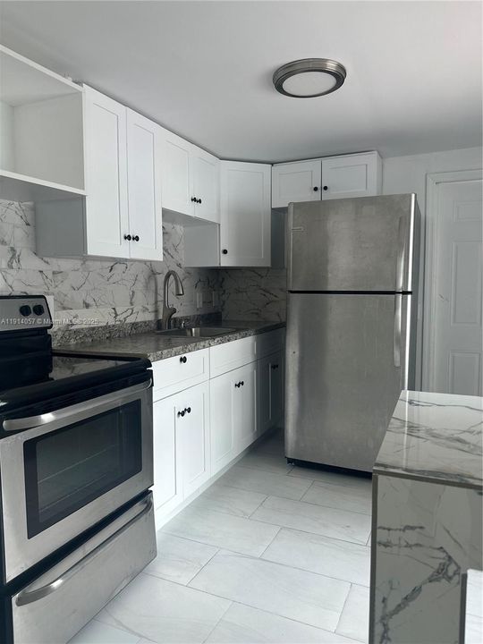 Active With Contract: $1,650 (1 beds, 1 baths, 1032 Square Feet)