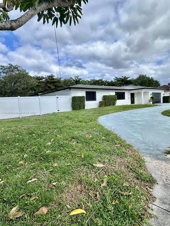 На продажу: $699,000 (5 спален, 2 ванн, 3124 Квадратных фут)