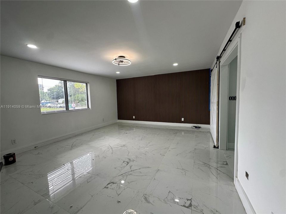 На продажу: $699,000 (5 спален, 2 ванн, 3124 Квадратных фут)