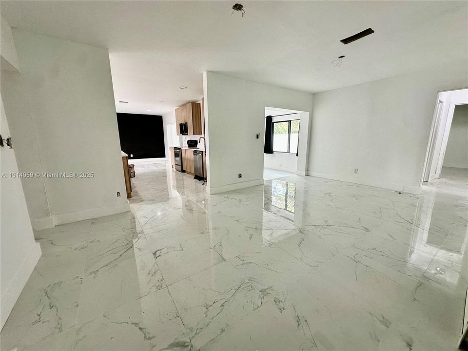 На продажу: $699,000 (5 спален, 2 ванн, 3124 Квадратных фут)