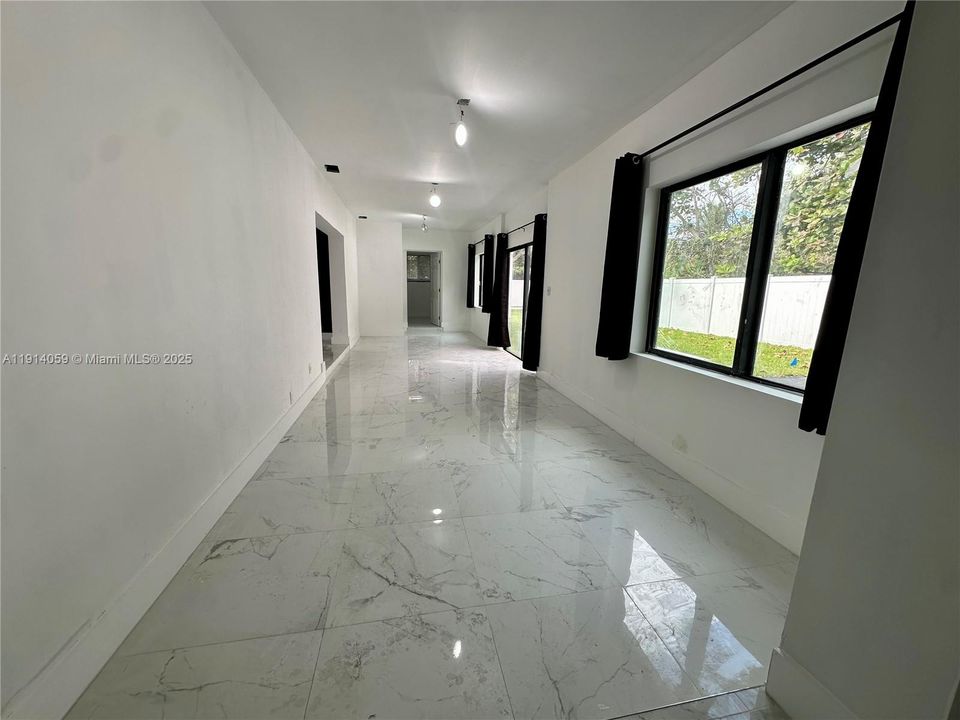 На продажу: $699,000 (5 спален, 2 ванн, 3124 Квадратных фут)