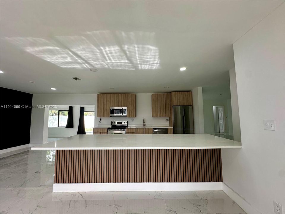 На продажу: $699,000 (5 спален, 2 ванн, 3124 Квадратных фут)