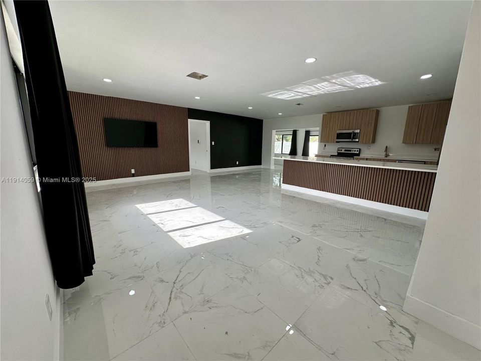 На продажу: $699,000 (5 спален, 2 ванн, 3124 Квадратных фут)