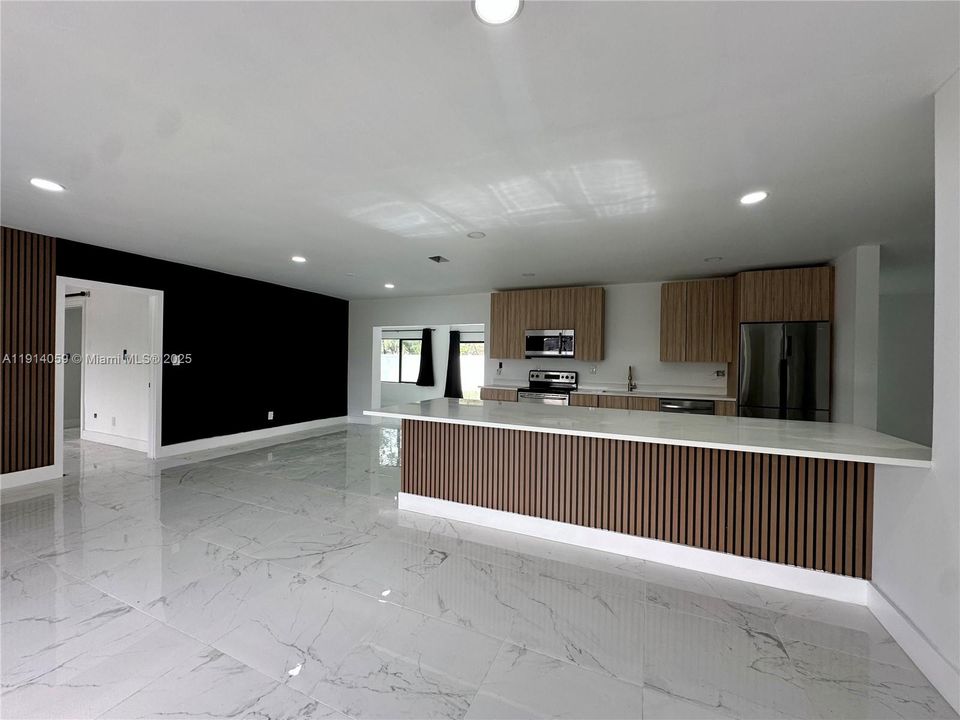 На продажу: $699,000 (5 спален, 2 ванн, 3124 Квадратных фут)