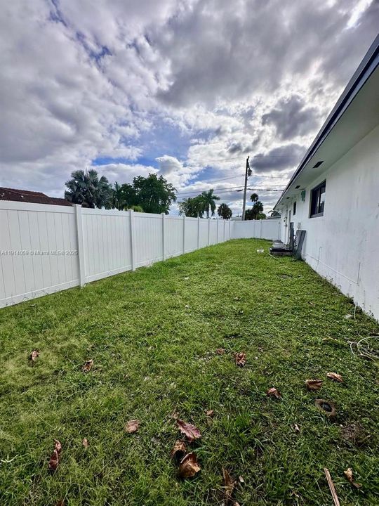 На продажу: $699,000 (5 спален, 2 ванн, 3124 Квадратных фут)