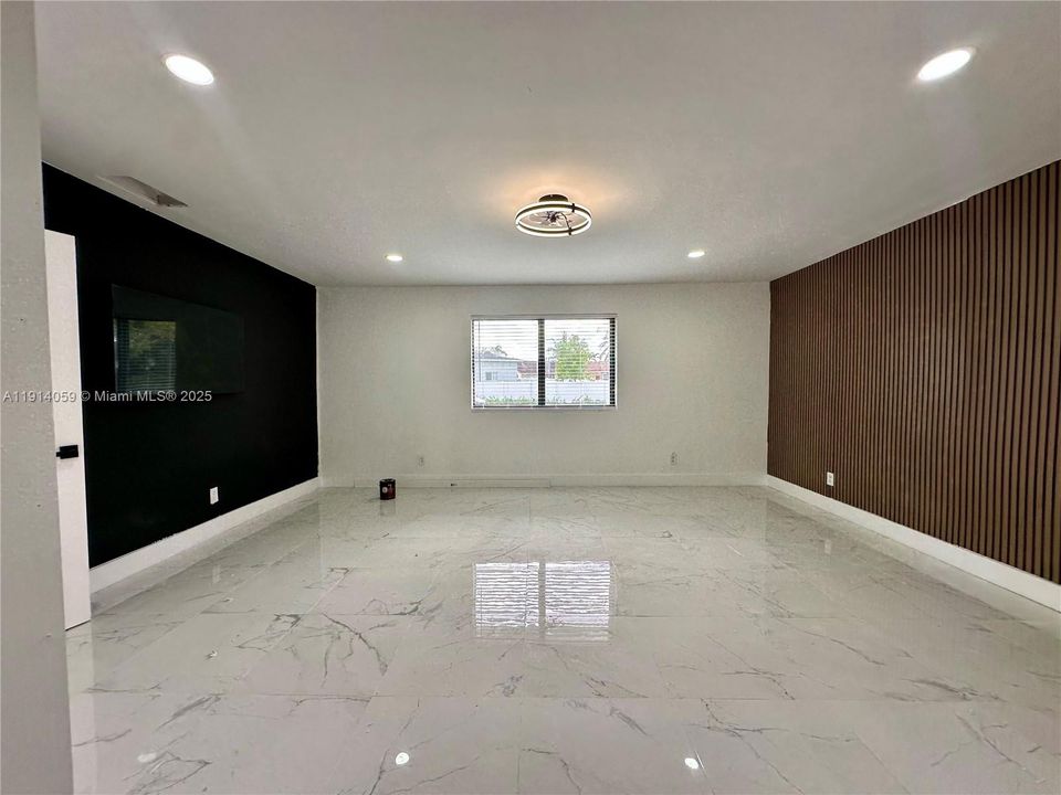 На продажу: $699,000 (5 спален, 2 ванн, 3124 Квадратных фут)