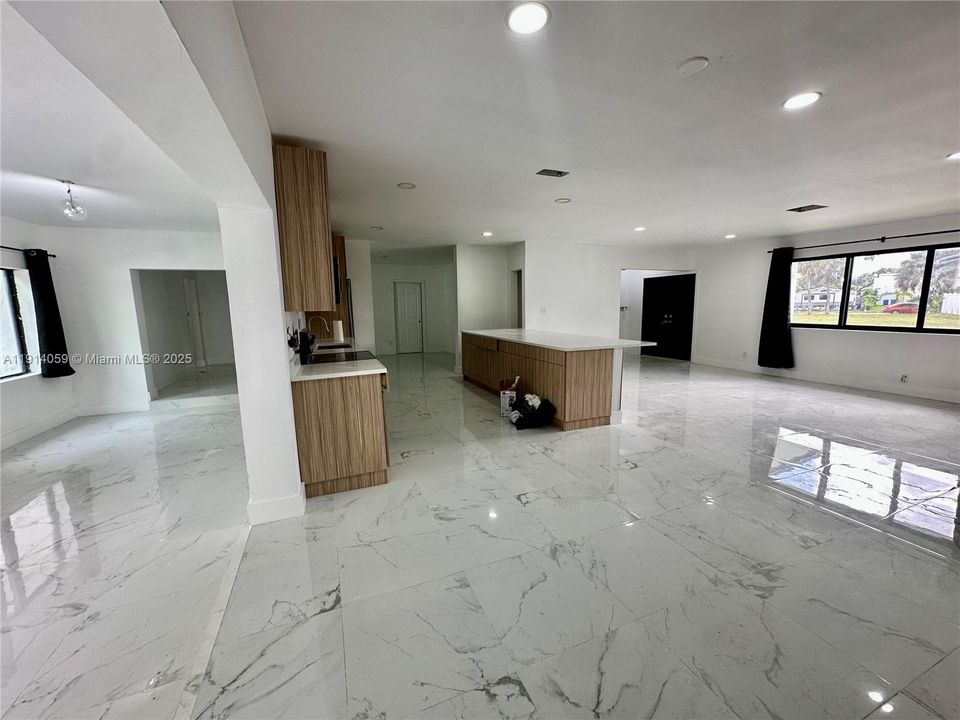 На продажу: $699,000 (5 спален, 2 ванн, 3124 Квадратных фут)