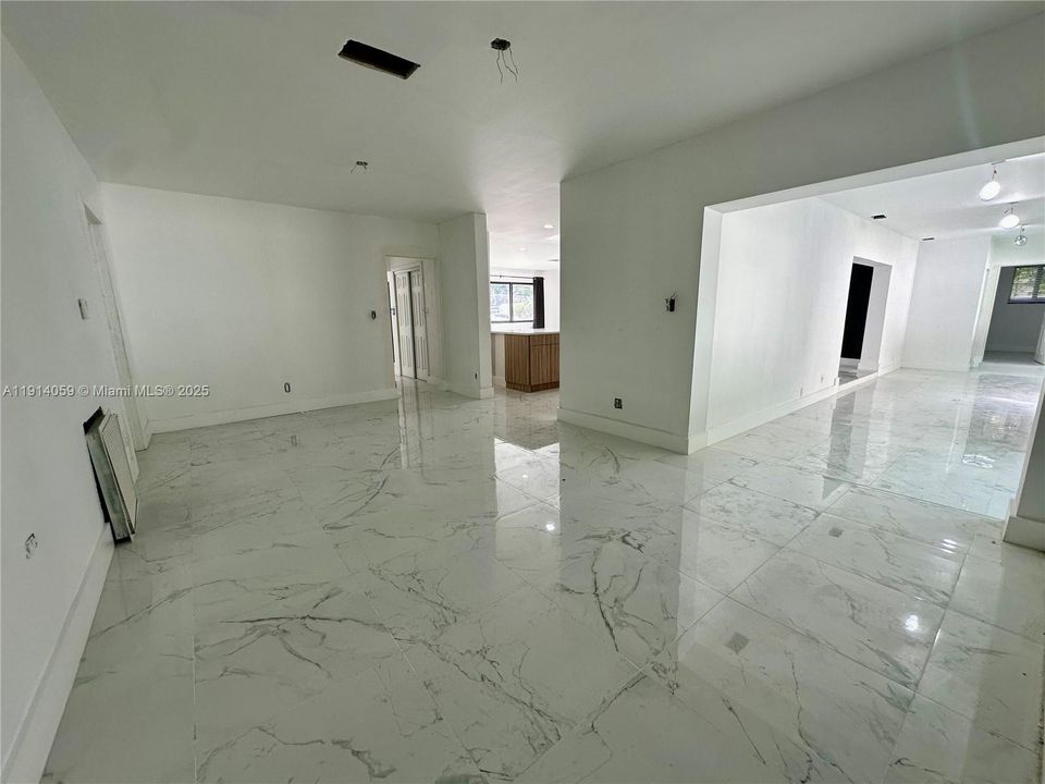 На продажу: $699,000 (5 спален, 2 ванн, 3124 Квадратных фут)