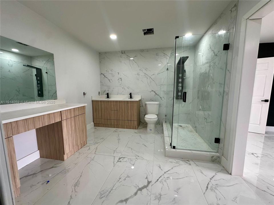 На продажу: $699,000 (5 спален, 2 ванн, 3124 Квадратных фут)