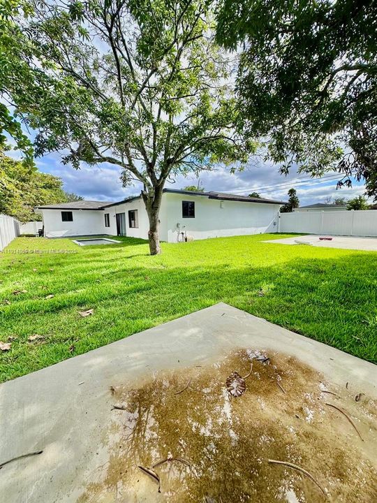 На продажу: $699,000 (5 спален, 2 ванн, 3124 Квадратных фут)