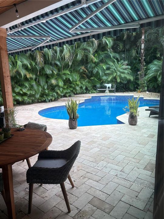 出租: $13,000 (4 贝兹, 3 浴室, 2659 平方英尺)