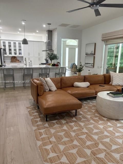 出租: $13,000 (4 贝兹, 3 浴室, 2659 平方英尺)