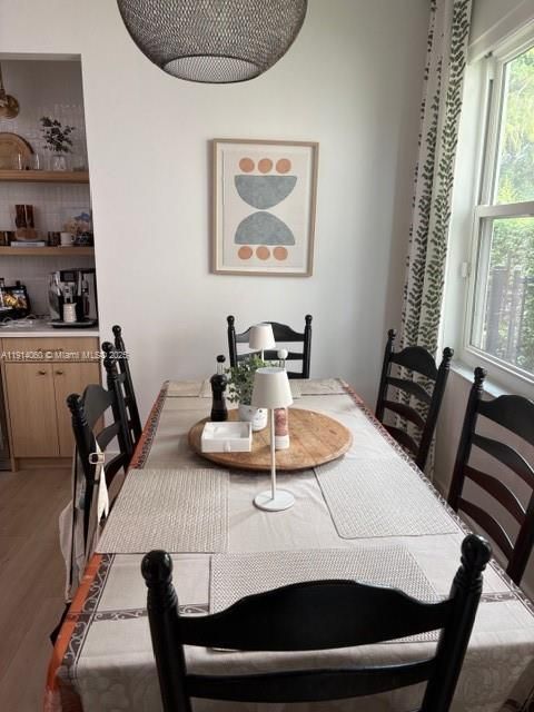 出租: $13,000 (4 贝兹, 3 浴室, 2659 平方英尺)